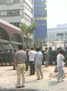 Affiche du film The 6 days struggle at Myong-dong cathedral (1997) de Dong-won Kim (II) Affiche du film The 6 days struggle at Myong-dong cathedral (1997) de Dong-won Kim (II). Voir The 6 days struggle at Myong-dong cathedral en streaming / torrent sur meilleurs-films.fr