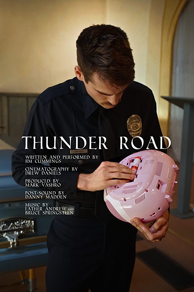 Affiche du court métrage Thunder Road (court métrage) (2016) de Jim Cummings (II). Voir Thunder Road (court métrage) en streaming / torrent sur meilleurs-films.fr