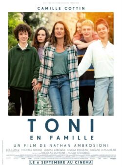 Affiche du film Toni en famille (2023) de Nathan Ambrosioni.
