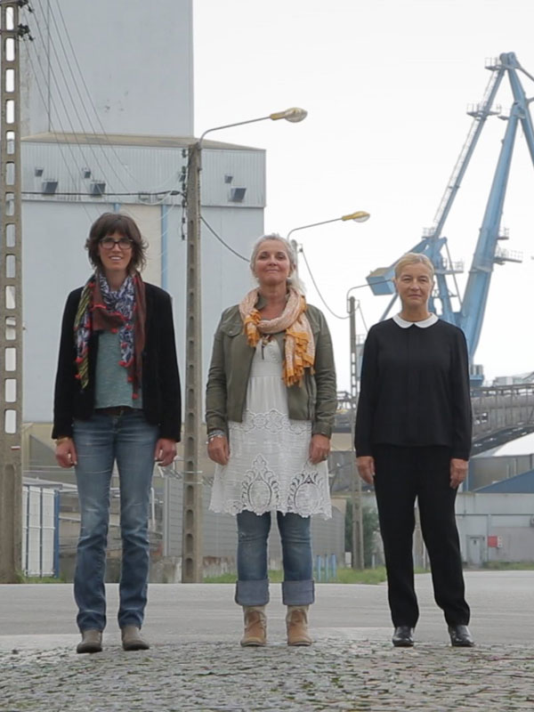 Affiche du court métrage Travailleuses, travailleuses ! (2018) de Sonia Larue Affiche du court métrage Travailleuses, travailleuses ! (2018) de Sonia Larue. Voir Travailleuses, travailleuses ! en streaming / torrent sur meilleurs-films.fr