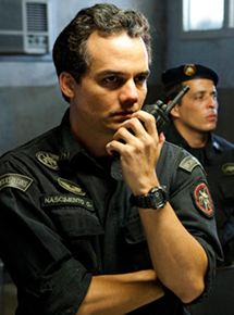 Affiche du film Troupe d’élite : l’ennemi intérieur (2010) de José Padilha. Voir Troupe d’élite : l’ennemi intérieur en streaming / torrent sur meilleurs-films.fr