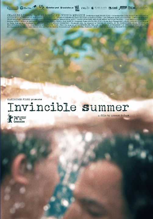 Affiche du court métrage Un invincible été (2025) de Arnaud Dufeys. Voir Un invincible été en streaming / torrent sur meilleurs-films.fr