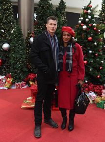 Affiche du film Un Noël en cadeau (2017) de Peter Sullivan. Voir Un Noël en cadeau en streaming / torrent sur meilleurs-films.fr