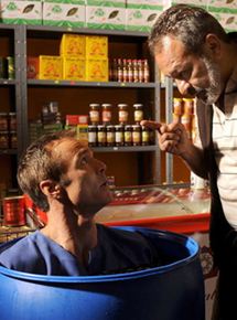 Affiche du film Un papa au garde-à-vous (TV) (2010) de Oliver Schmitz. Voir Un papa au garde-à-vous (TV) en streaming / torrent sur meilleurs-films.fr