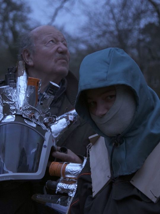 Affiche du film Un pays en flammes (2024) de Mona Convert. Voir Un pays en flammes en streaming / torrent sur meilleurs-films.fr