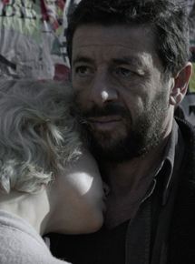 Affiche du film Una Famiglia (2017) de Sebastiano Riso. Voir Una Famiglia en streaming / torrent sur meilleurs-films.fr