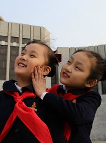 Affiche du film Under The Sun (2015) de Vitaly Mansky. Voir Under The Sun en streaming / torrent sur meilleurs-films.fr