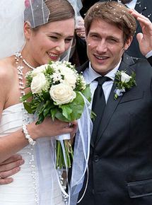 Affiche du film Une robe de mariée pour deux (2012) de Florian Froschmayer. Voir Une robe de mariée pour deux en streaming / torrent sur meilleurs-films.fr