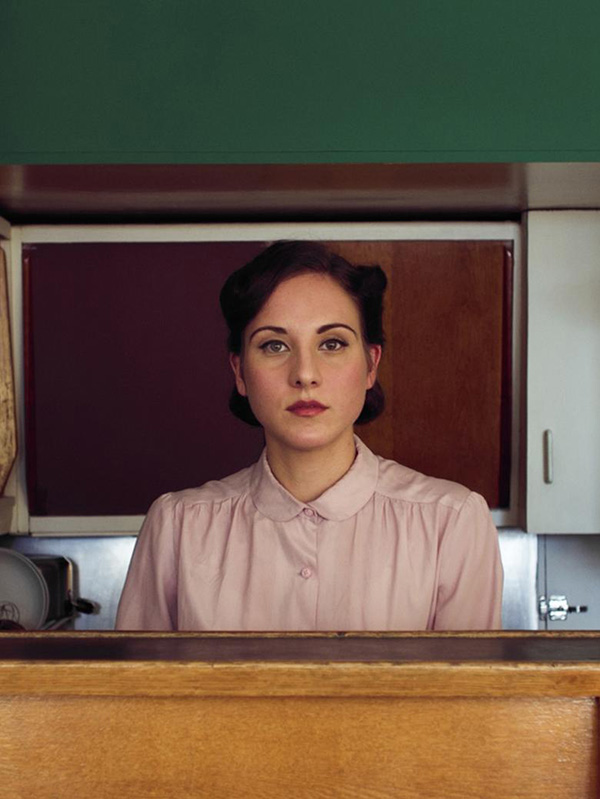 Affiche du court métrage Une Vie Radieuse () de Meryll Hardt. Voir Une Vie Radieuse en streaming / torrent sur meilleurs-films.fr