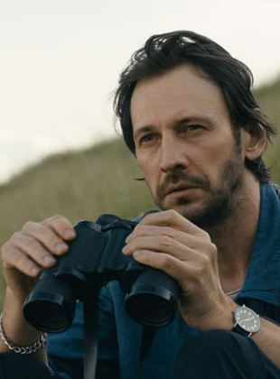 Affiche du film Unidentified (2021) de Bogdan George Apetri. Voir Unidentified en streaming / torrent sur meilleurs-films.fr