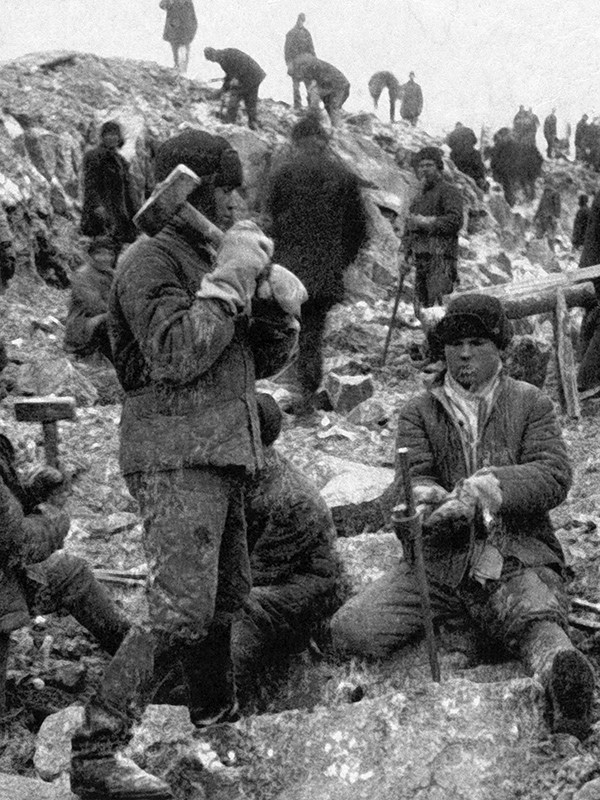 Affiche de la série URSS : l’empire rouge (2022) de Affiche de la série URSS : l’empire rouge (2022) de . Voir URSS : l’empire rouge en streaming / torrent sur meilleurs-films.fr