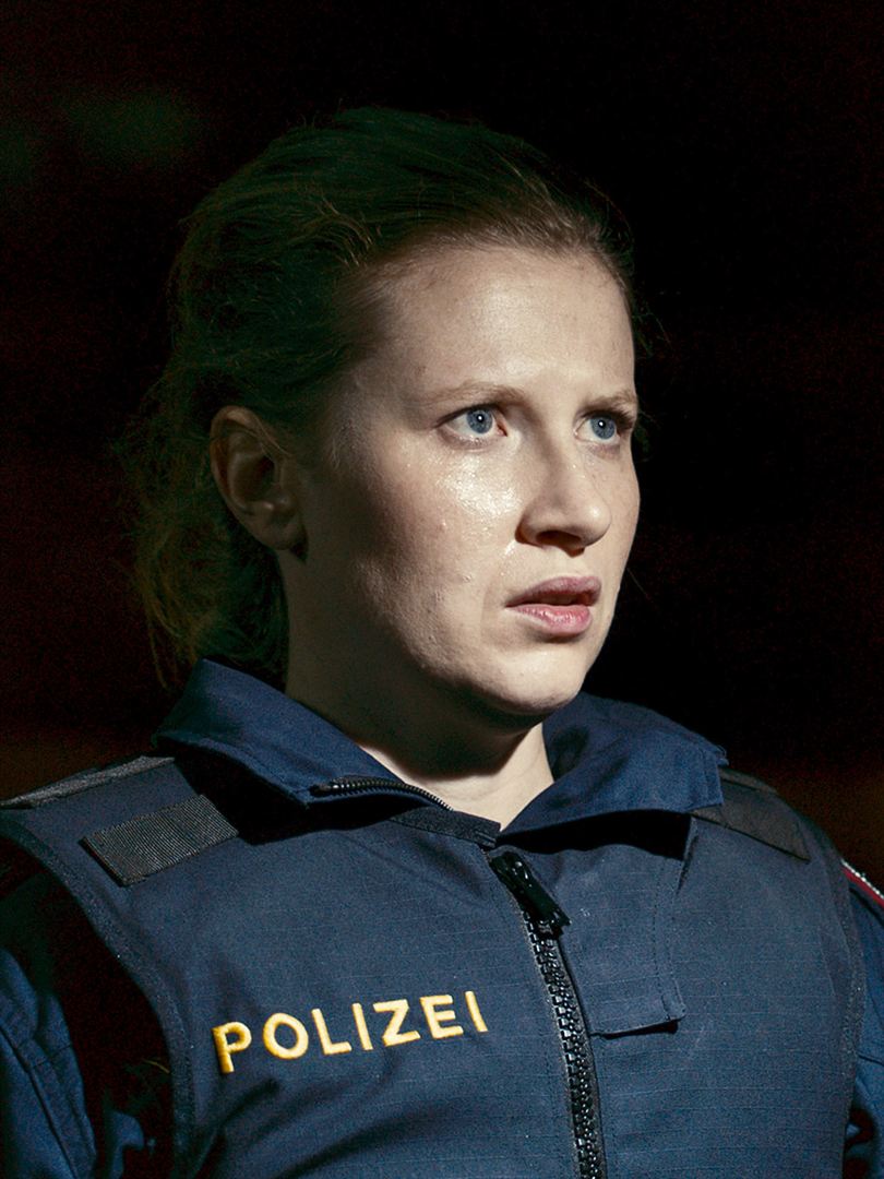 Affiche du film Vers de nouveaux horizons (2022) de Anton Maria Aigner. Voir Vers de nouveaux horizons en streaming / torrent sur meilleurs-films.fr