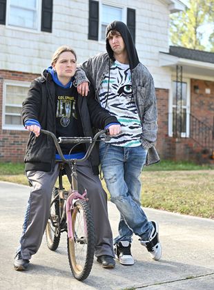 Affiche de la série Welcome To Flatch (2022) de Jenny Bicks Affiche de la série Welcome To Flatch (2022) de Jenny Bicks. Voir Welcome To Flatch en streaming / torrent sur meilleurs-films.fr