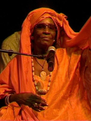 Affiche du court métrage Yandé codou, la griotte de senghor (2008) de Angèle Diabang. Voir Yandé codou, la griotte de senghor en streaming / torrent sur meilleurs-films.fr